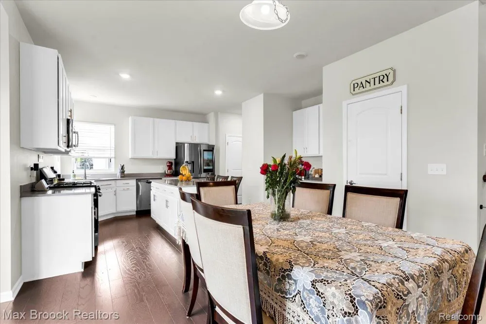 8401 Sharon Drive White Lake Charter Township, MI 48386