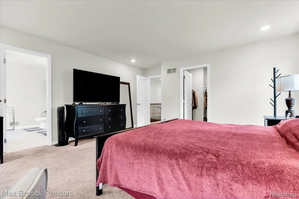 8401 Sharon Drive White Lake Charter Township, MI 48386