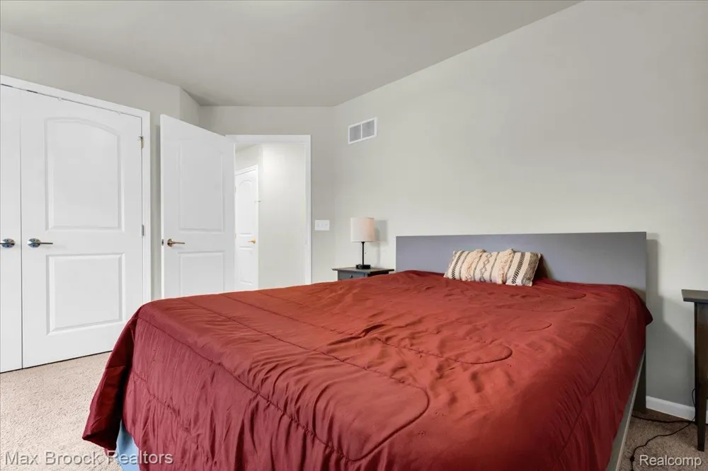 8401 Sharon Drive White Lake Charter Township, MI 48386