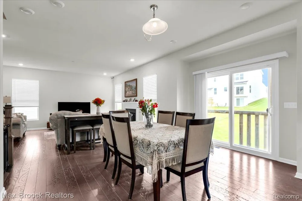 8401 Sharon Drive White Lake Charter Township, MI 48386