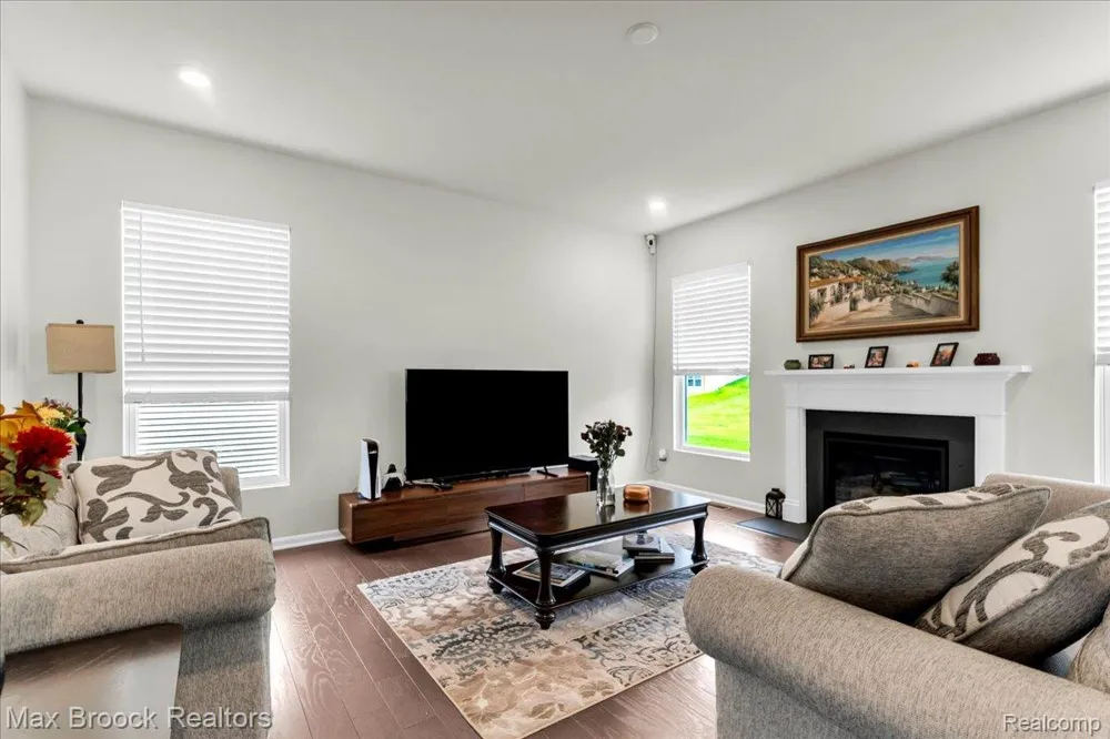 8401 Sharon Drive White Lake Charter Township, MI 48386