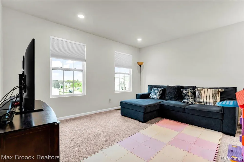 8401 Sharon Drive White Lake Charter Township, MI 48386