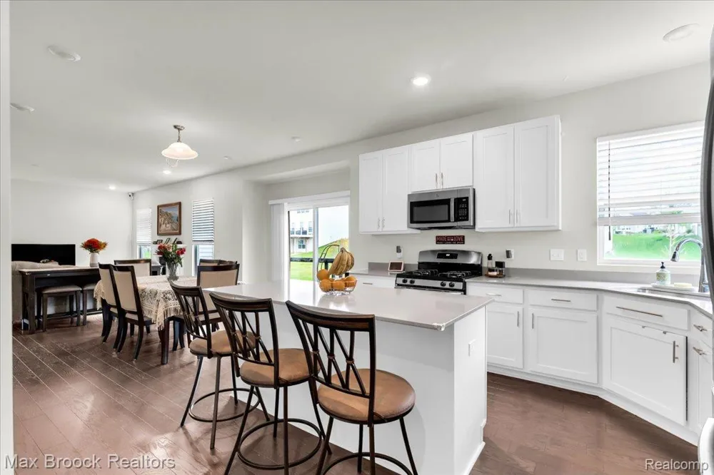 8401 Sharon Drive White Lake Charter Township, MI 48386