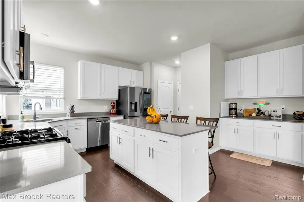 8401 Sharon Drive White Lake Charter Township, MI 48386