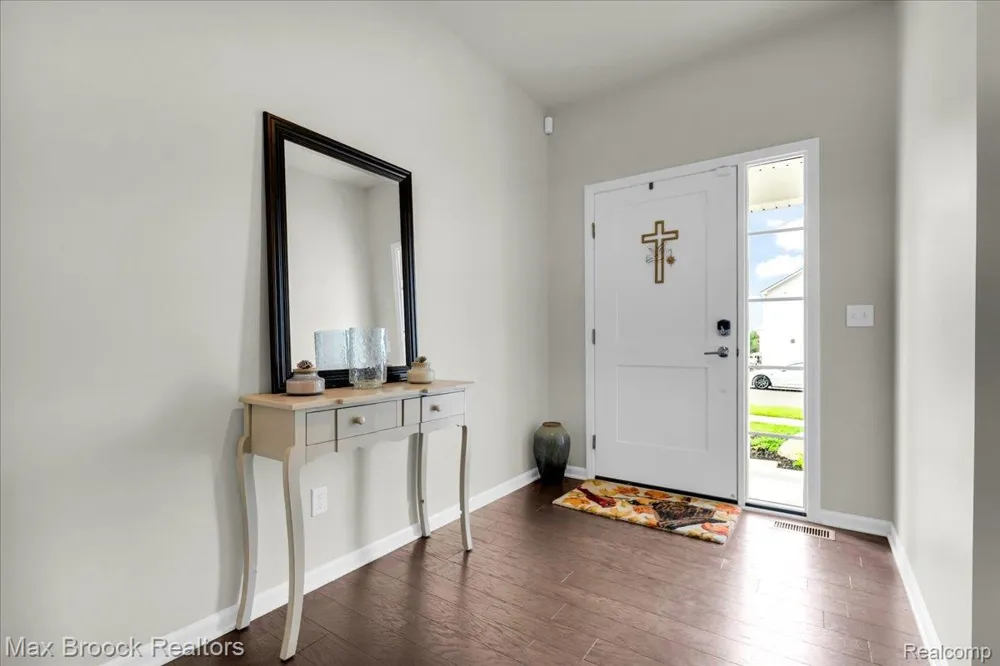 8401 Sharon Drive White Lake Charter Township, MI 48386