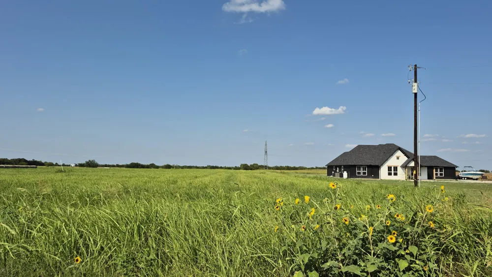 691 FARMER ROAD Ennis, TX 75119