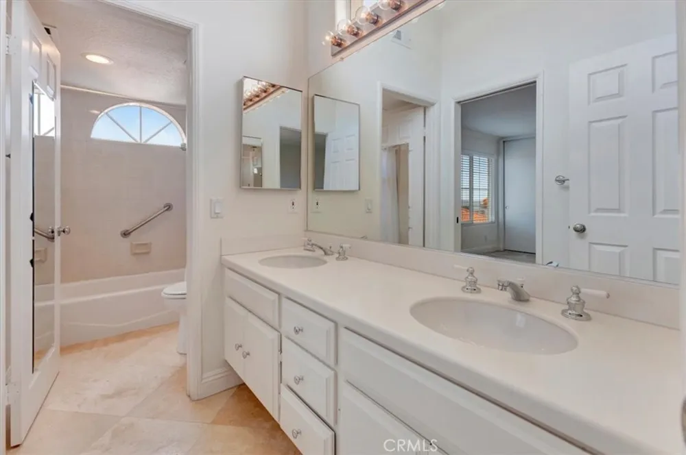 40 Marseille Laguna Niguel, CA 92677