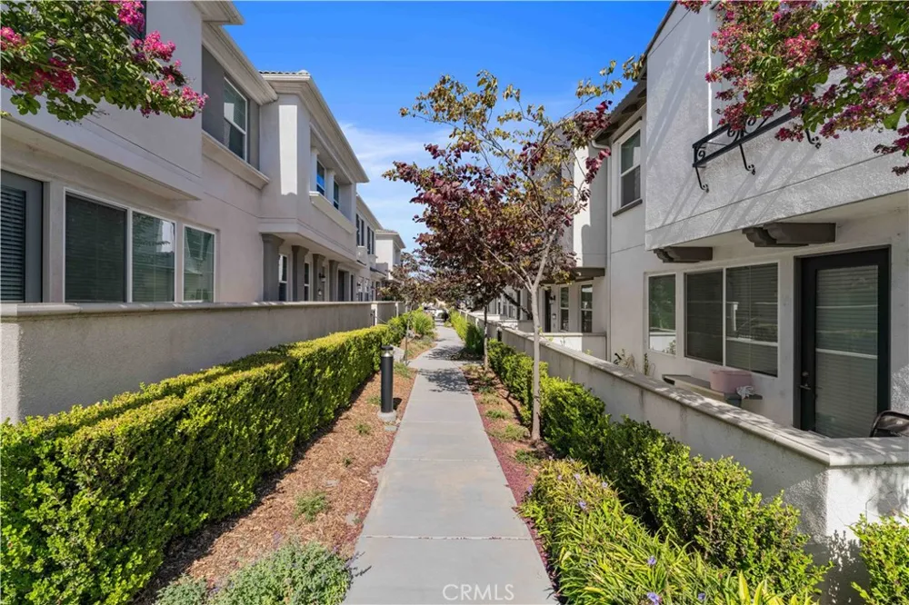 7100 Montecito Lane Eastvale, CA 92880