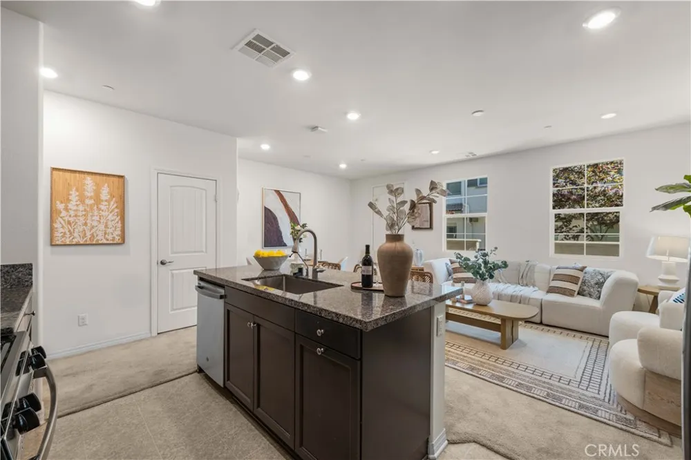 7100 Montecito Lane Eastvale, CA 92880