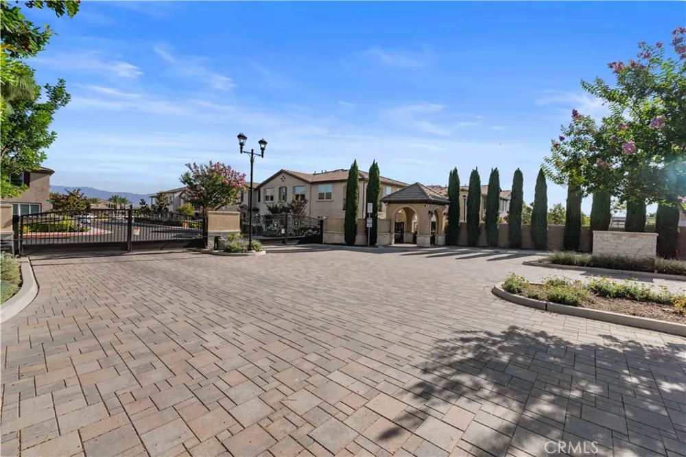 7100 Montecito Lane Eastvale, CA 92880