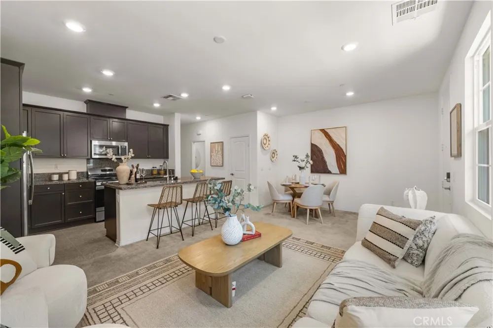 7100 Montecito Lane Eastvale, CA 92880