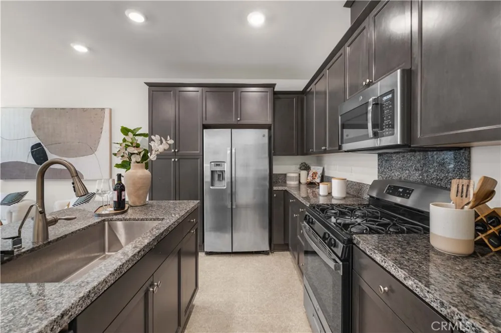 7100 Montecito Lane Eastvale, CA 92880