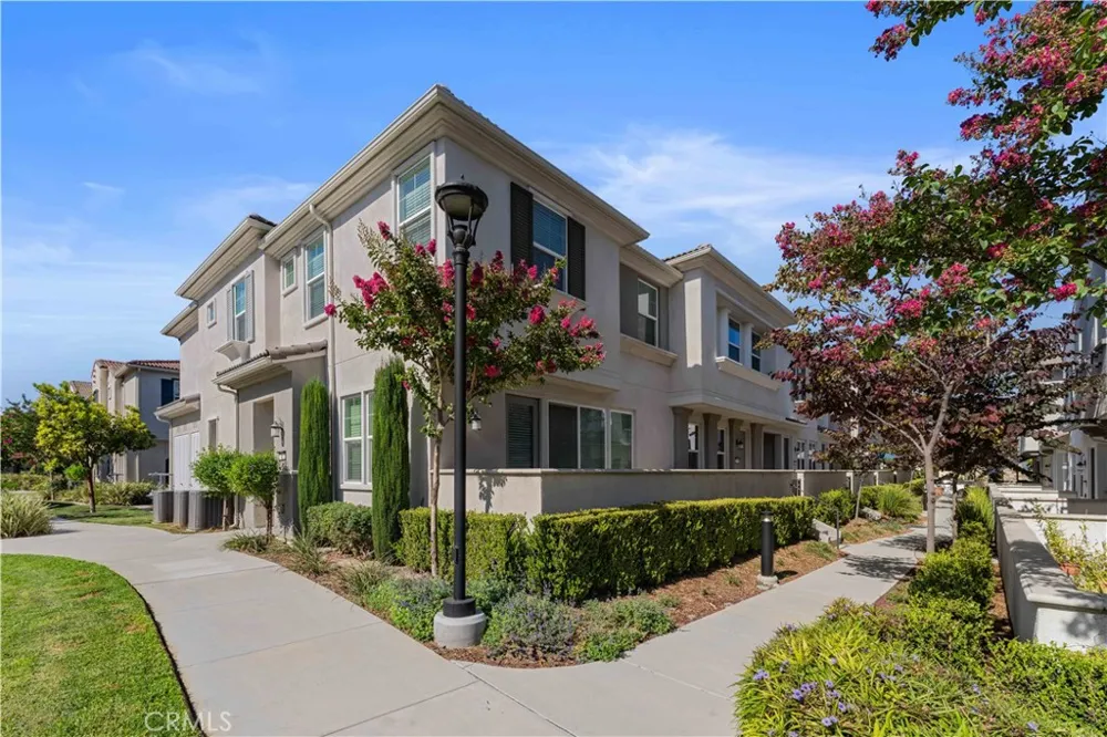 7100 Montecito Lane Eastvale, CA 92880