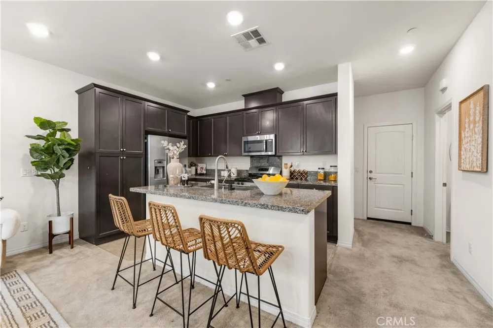 7100 Montecito Lane Eastvale, CA 92880