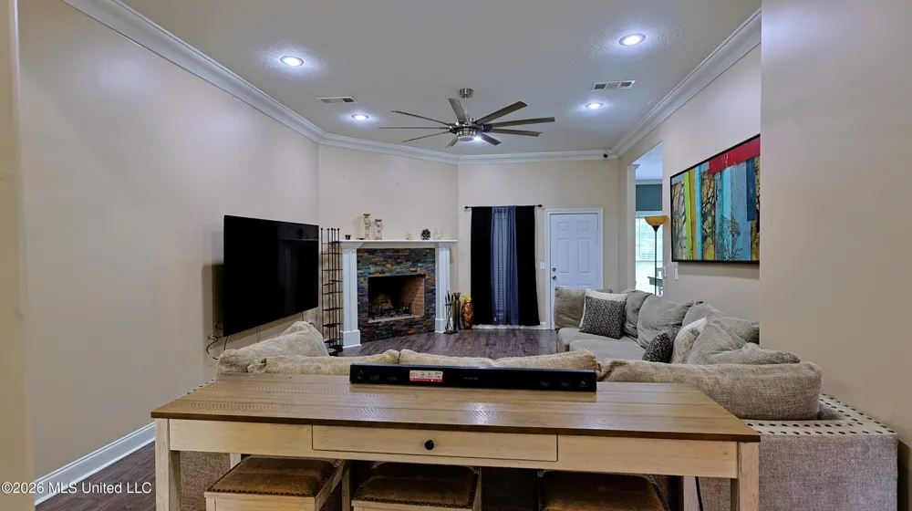 73 Dianne Cove Byram, MS 39272