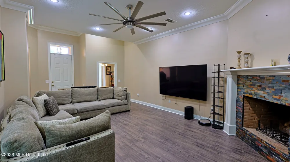 73 Dianne Cove Byram, MS 39272