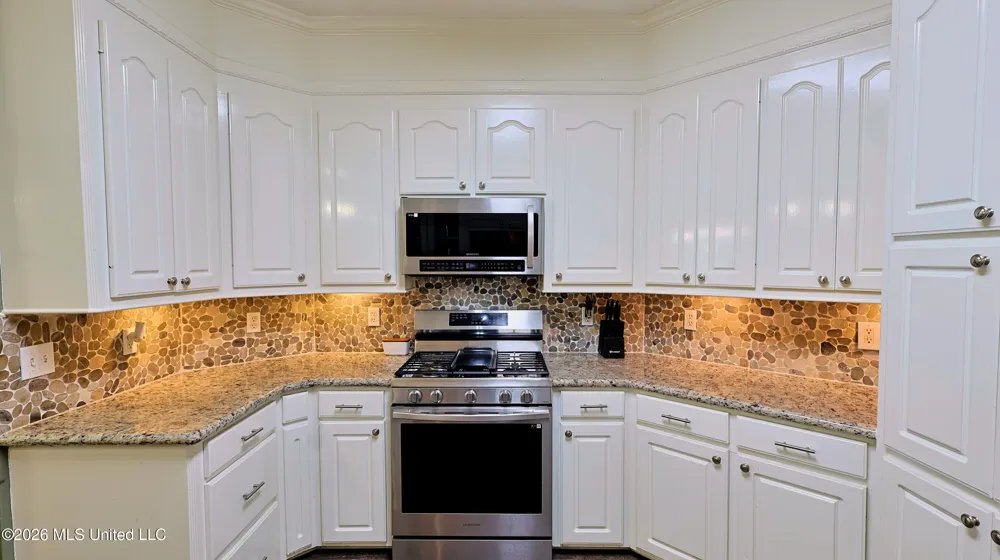 73 Dianne Cove Byram, MS 39272