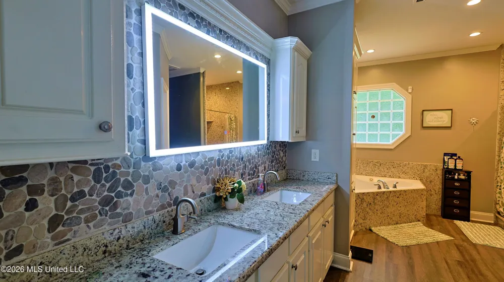73 Dianne Cove Byram, MS 39272