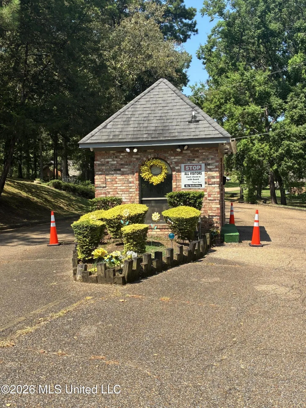 73 Dianne Cove Byram, MS 39272