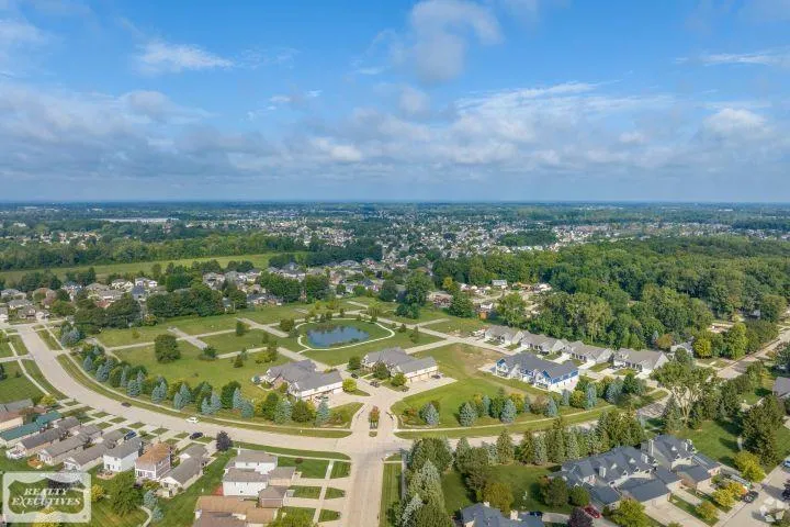 32956 Antrim Drive Chesterfield Township, MI 48047