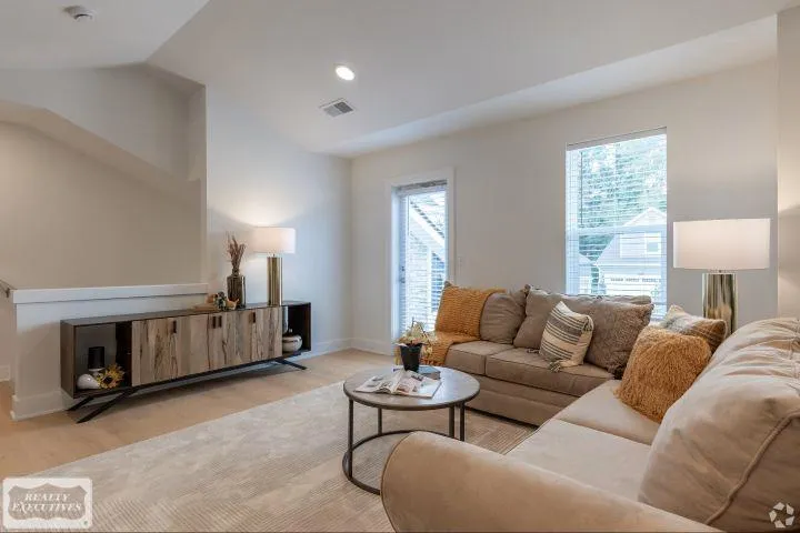 32956 Antrim Drive Chesterfield Township, MI 48047
