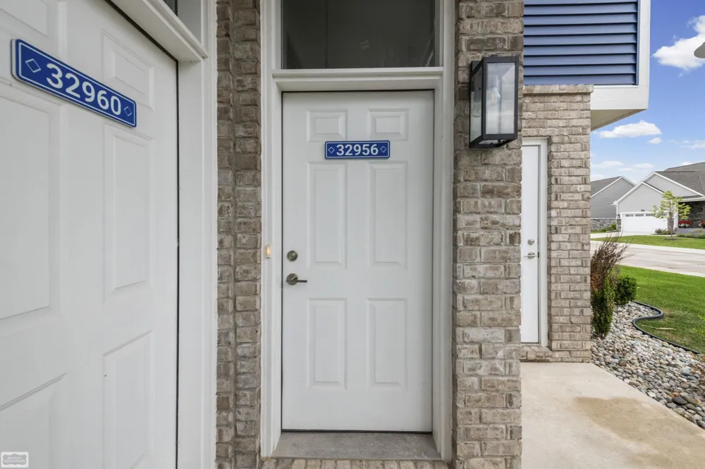 32956 Antrim Drive Chesterfield Township, MI 48047