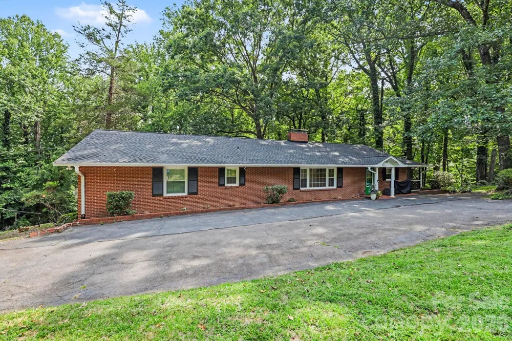 100 Malvern Court Winston Salem, NC 27106