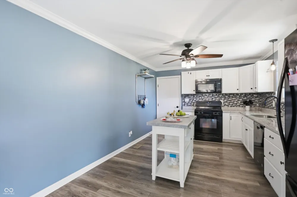556 E 1000 Fortville, IN 46040