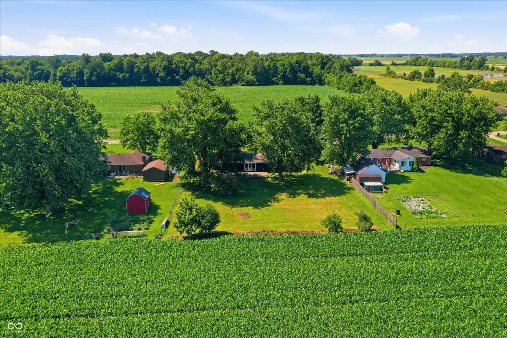 556 E 1000 Fortville, IN 46040