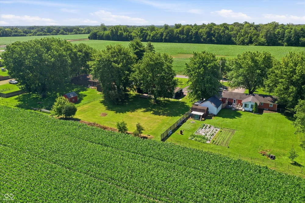 556 E 1000 Fortville, IN 46040