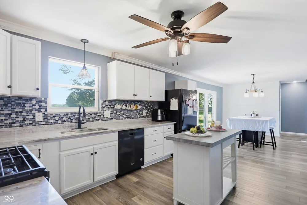 556 E 1000 Fortville, IN 46040