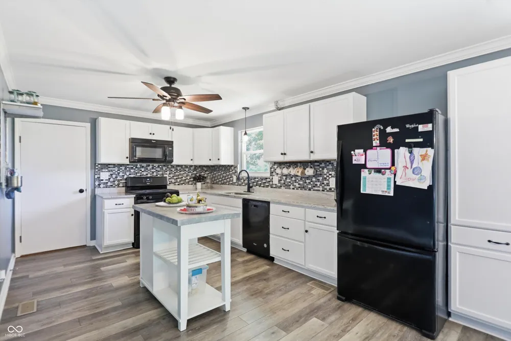 556 E 1000 Fortville, IN 46040