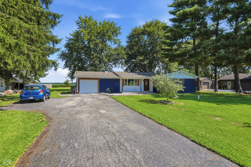 556 E 1000 Fortville, IN 46040
