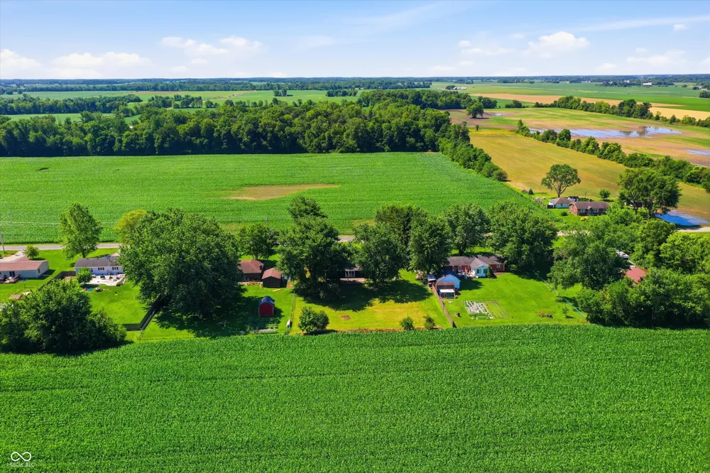 556 E 1000 Fortville, IN 46040