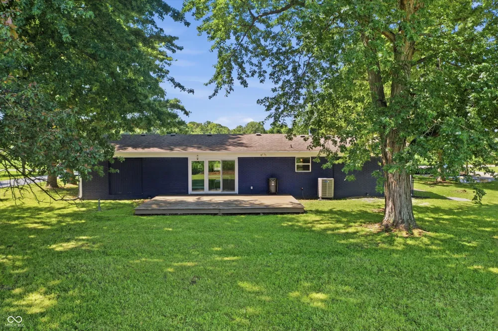556 E 1000 Fortville, IN 46040