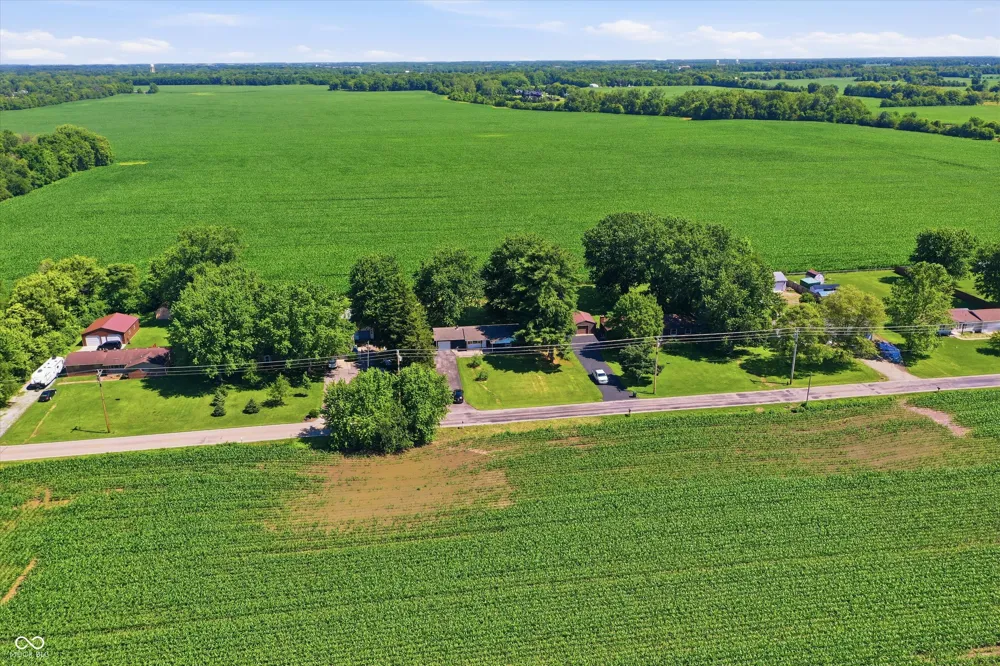 556 E 1000 Fortville, IN 46040