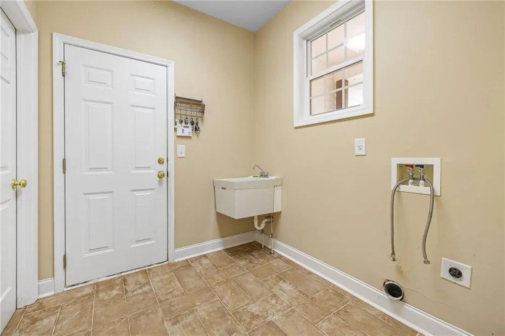 7913 Pea Ridge Road Lula, GA 30554