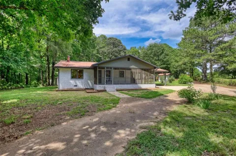 2217 Meadows Road