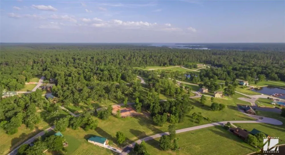 11 West Forest Drive Huntsville, TX 77340