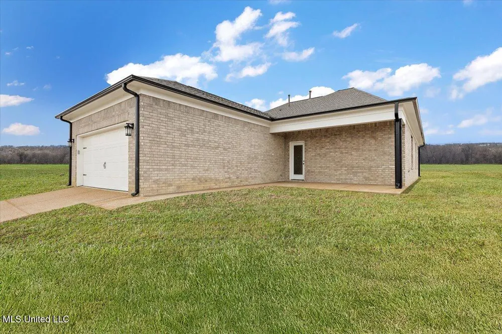 490 Bolivar Drive Nesbit, MS 38651