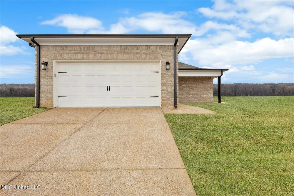 490 Bolivar Drive Nesbit, MS 38651