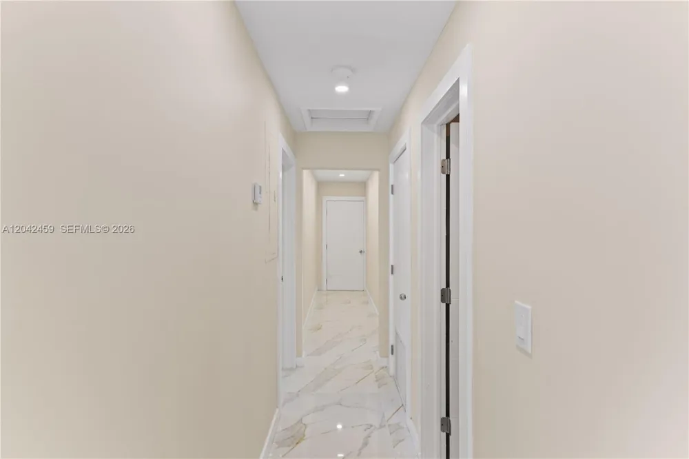 21330 NE 26 AV Aventura, FL 33180