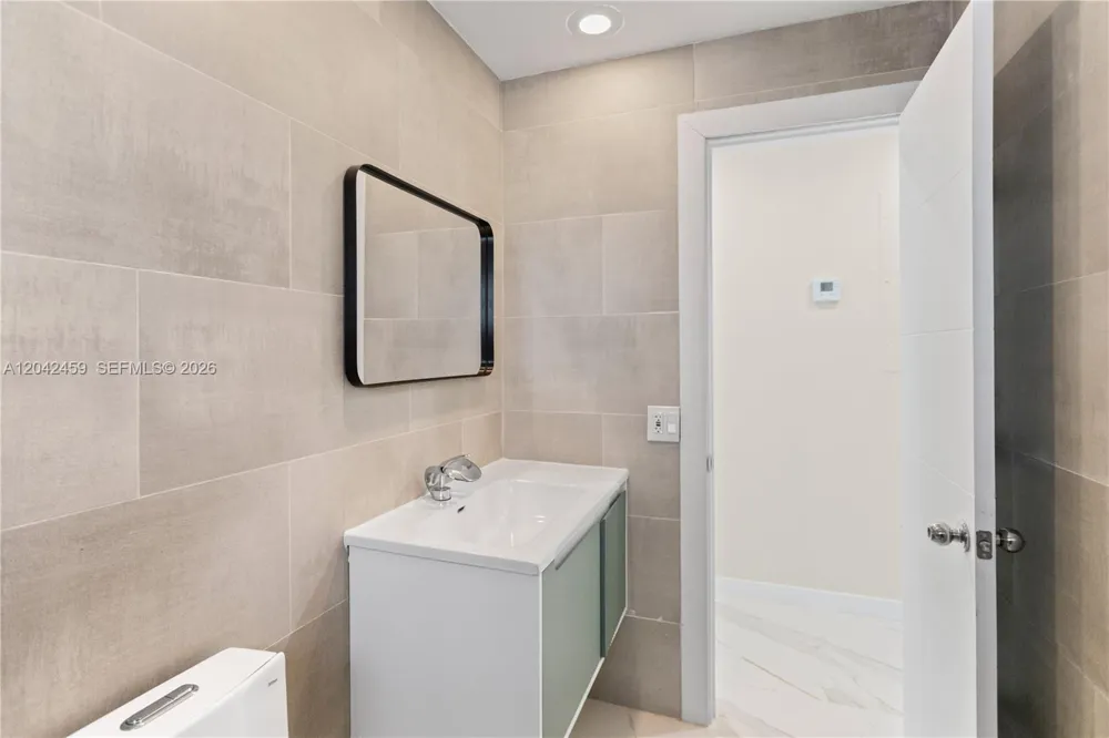 21330 NE 26 AV Aventura, FL 33180