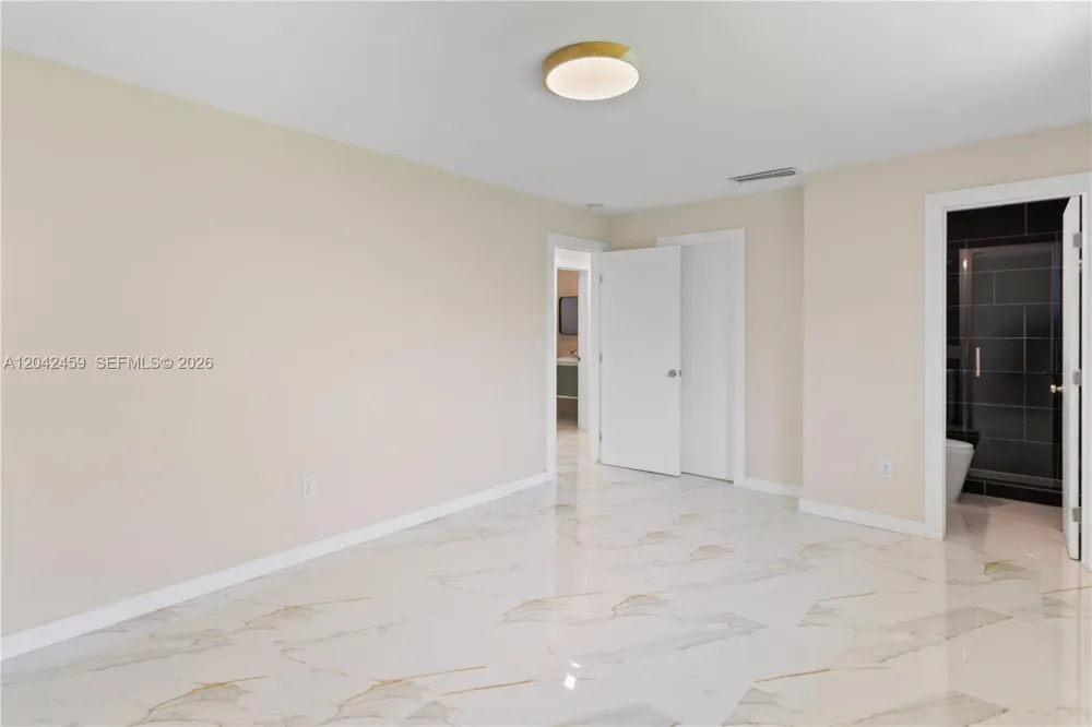 21330 NE 26 AV Aventura, FL 33180
