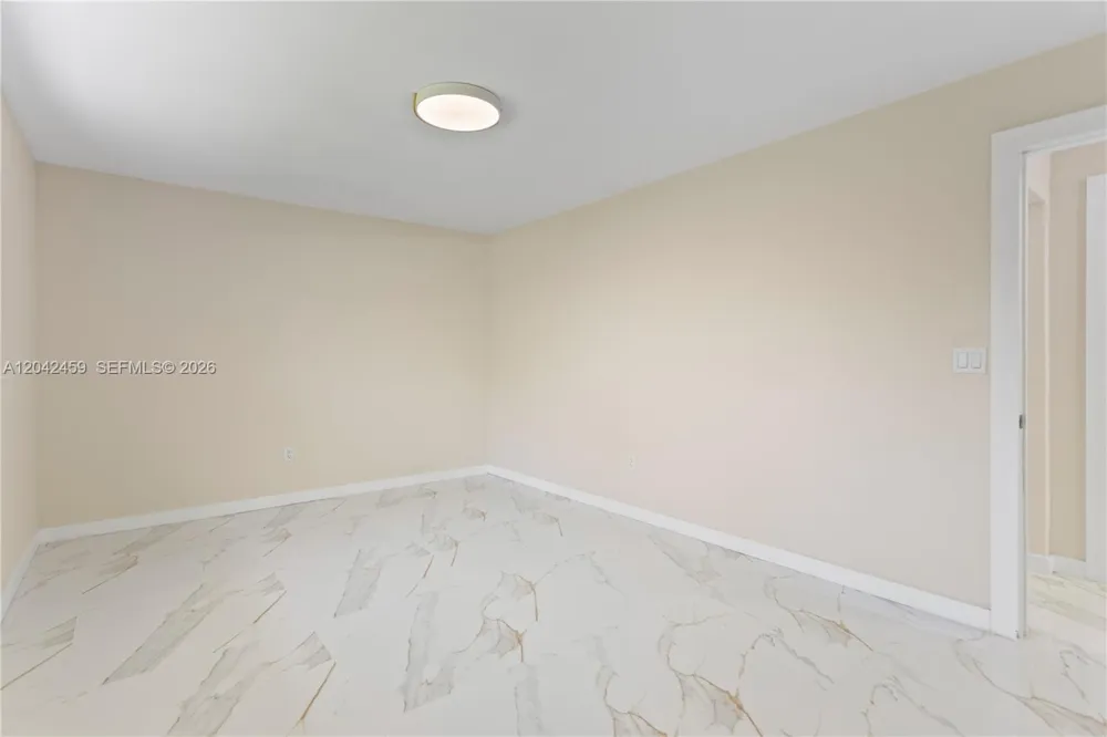21330 NE 26 AV Aventura, FL 33180