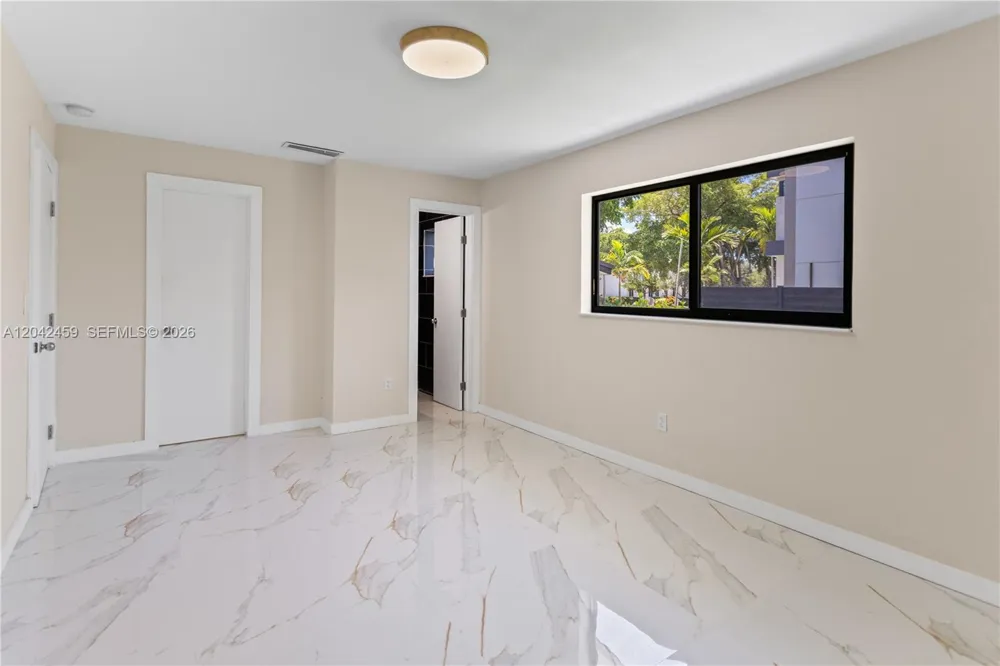 21330 NE 26 AV Aventura, FL 33180