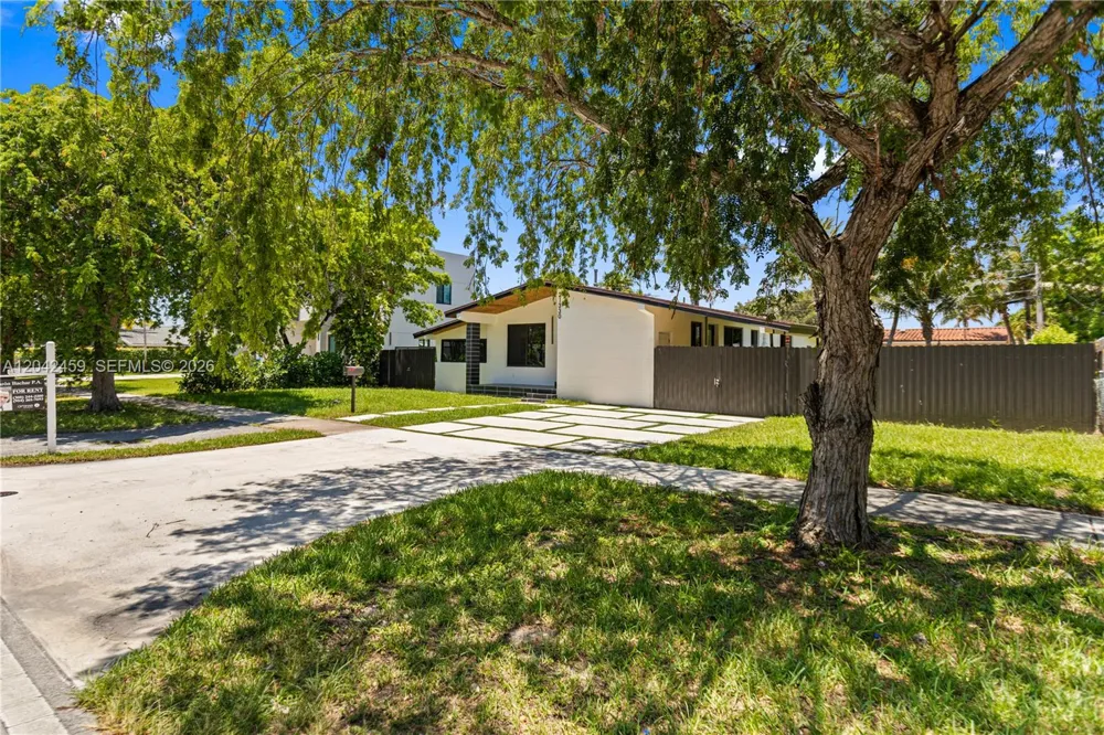 21330 NE 26 AV Aventura, FL 33180