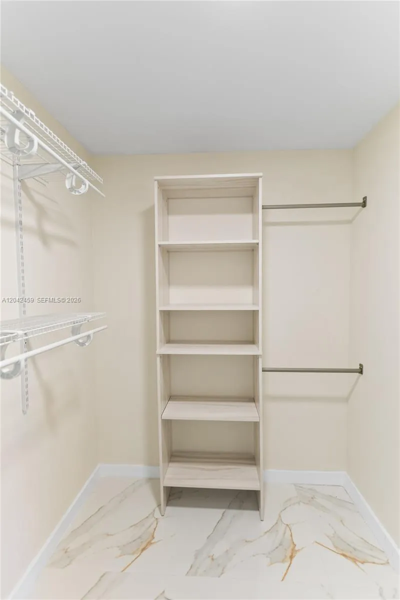 21330 NE 26 AV Aventura, FL 33180