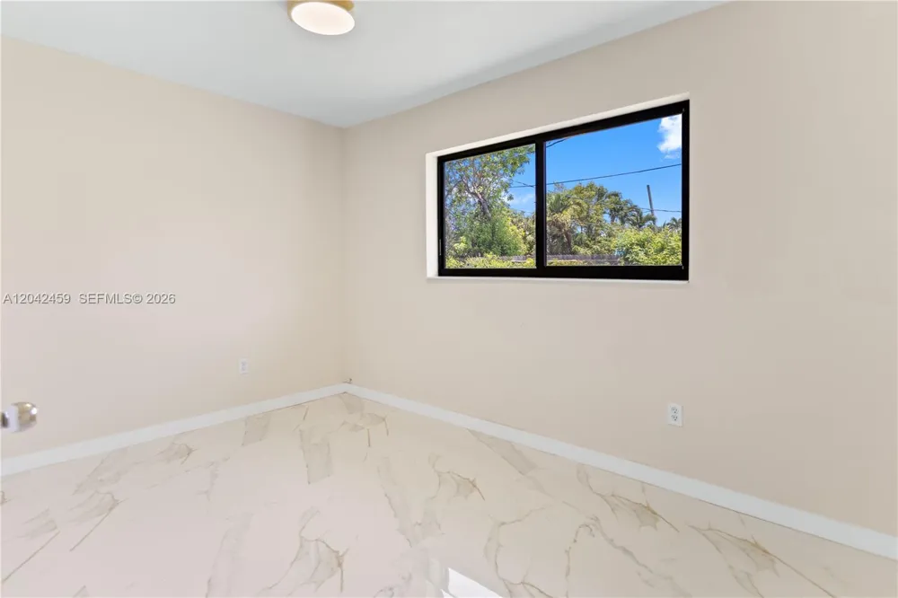 21330 NE 26 AV Aventura, FL 33180