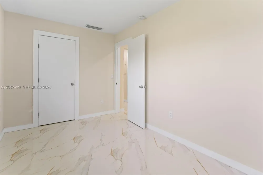 21330 NE 26 AV Aventura, FL 33180